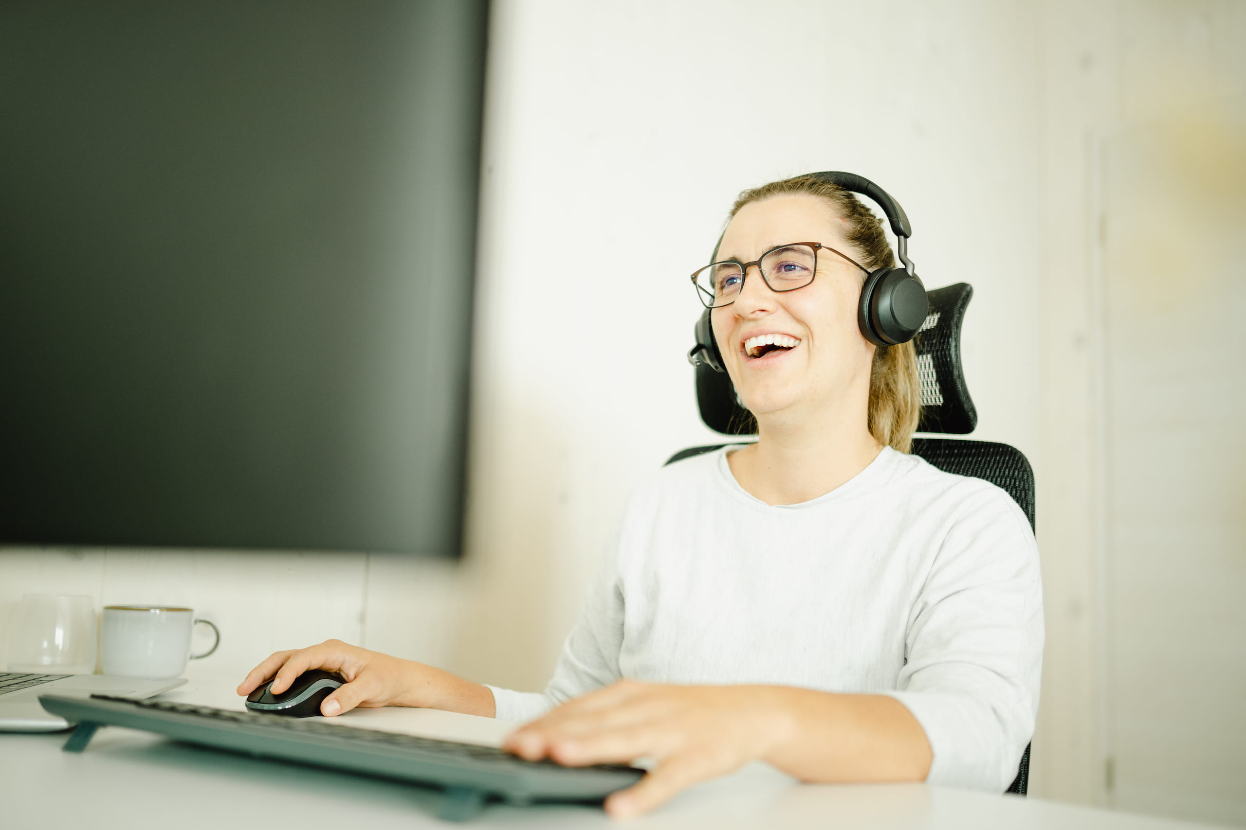 Persönlicher Kundensupport für den YOUL ONE: Janina Schober vom Expertenteam berät Sie freundlich und kompetent zu Ihrem Solarstromspeicher.