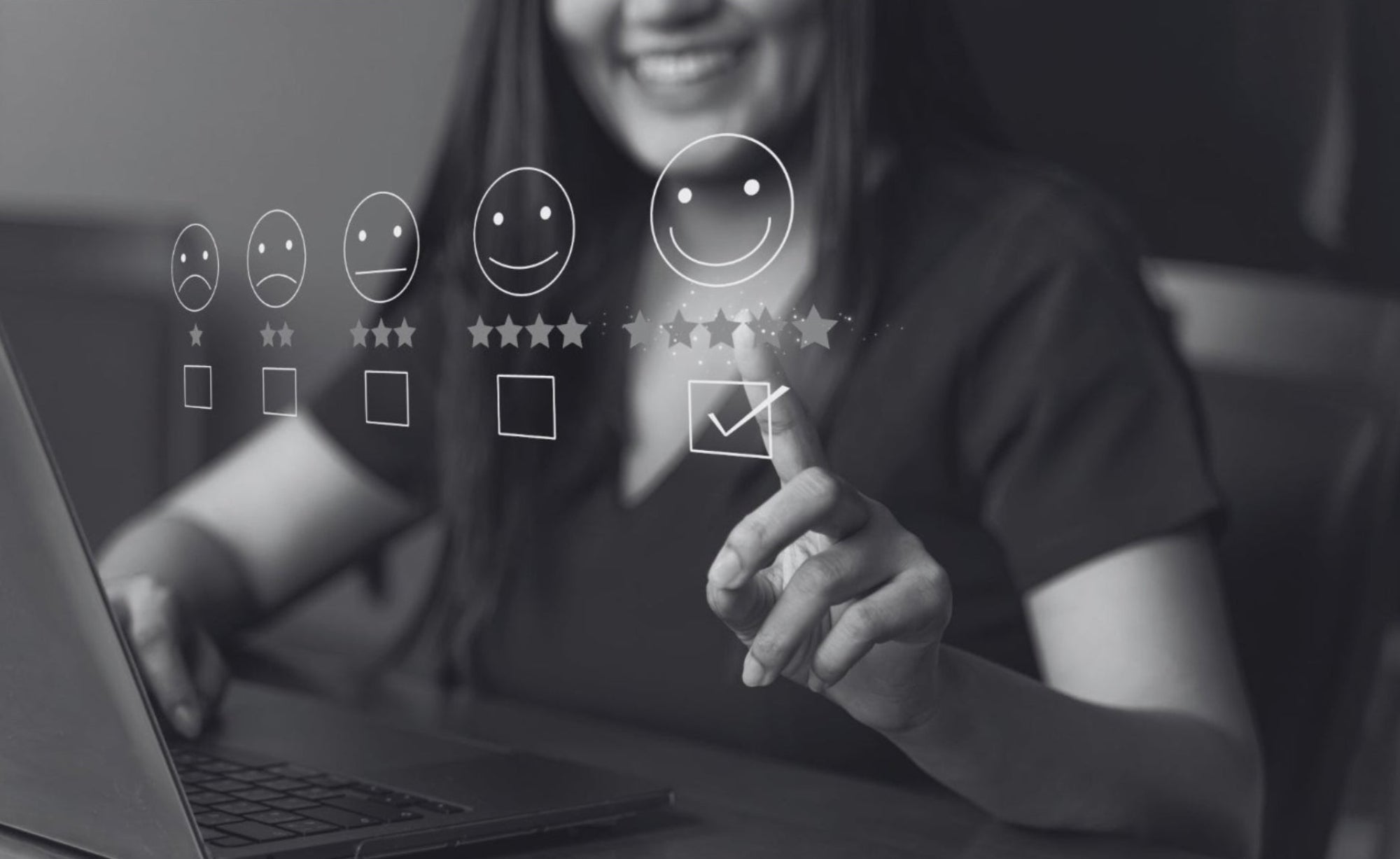 Exzellente Kundenzufriedenheit bei YOUL: Eine Nutzerin gibt eine positive 5-Sterne-Bewertung für den YOUL ONE Batteriespeicher ab.