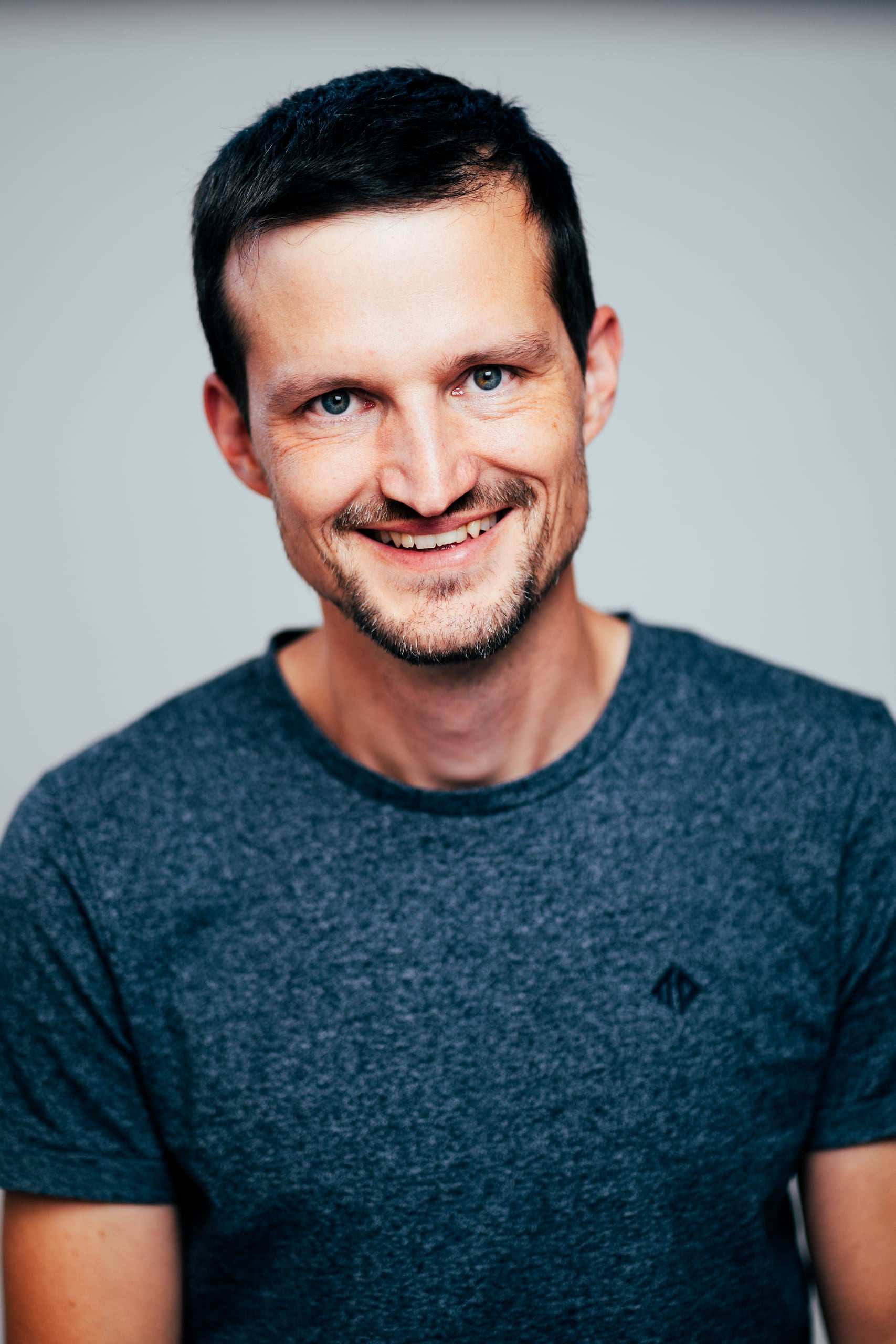 Porträt von Norbert Baumann, Experte im YOUL Team: Persönliche Beratung und technischer Support für Ihren YOUL ONE Batteriespeicher.